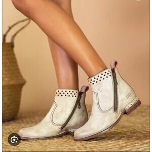 Bed Stu White Distressed Leather Flat Ankle Side Zip Boots Biker Grunge 7 EUC